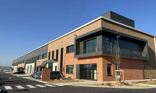 Commerce  5012 m² à louer à Saint-Priest (69800)