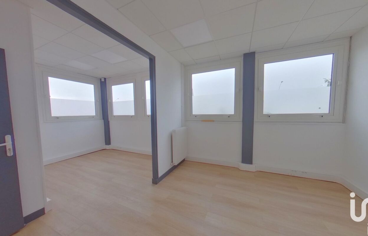 bureau  pièces 30 m2 à louer à Vaux-le-Pénil (77000)