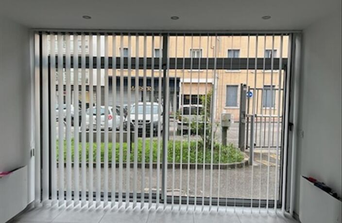 Vente appartement 3 pièces 71 m² Vénissieux (69200) — photo 2