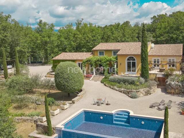 Belle villa 6 chambres, double garage et piscine — photo du bien