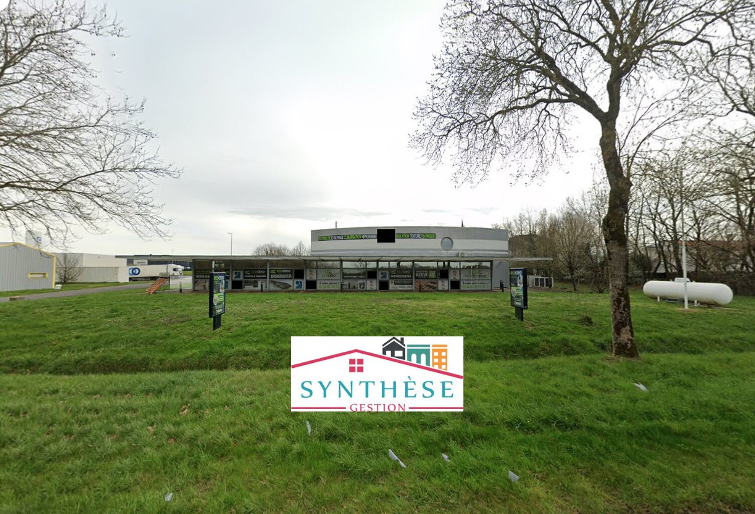 Vente commerce  447 m² Saintes (17100) — photo 1