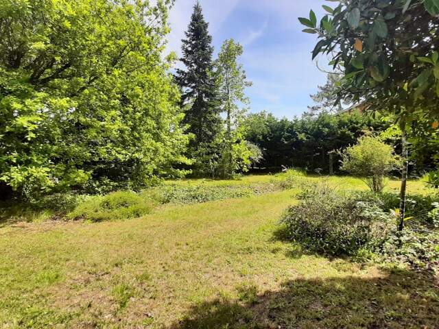 Terrain à bâtir de 808 m² — photo du bien
