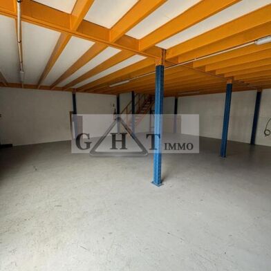 Local industriel  3021 €