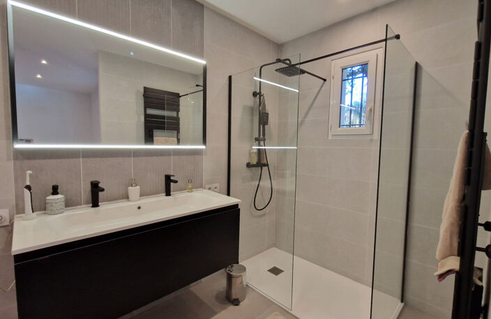 TRES JOLIE CONTEMPORAINE DE PLAIN PIED — photo 5