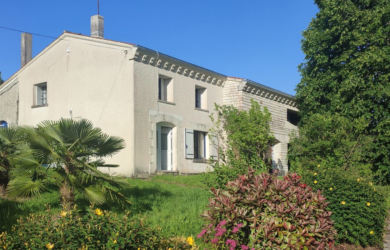 maison 7 pièces 257 m2 à vendre à Chérac (17610)