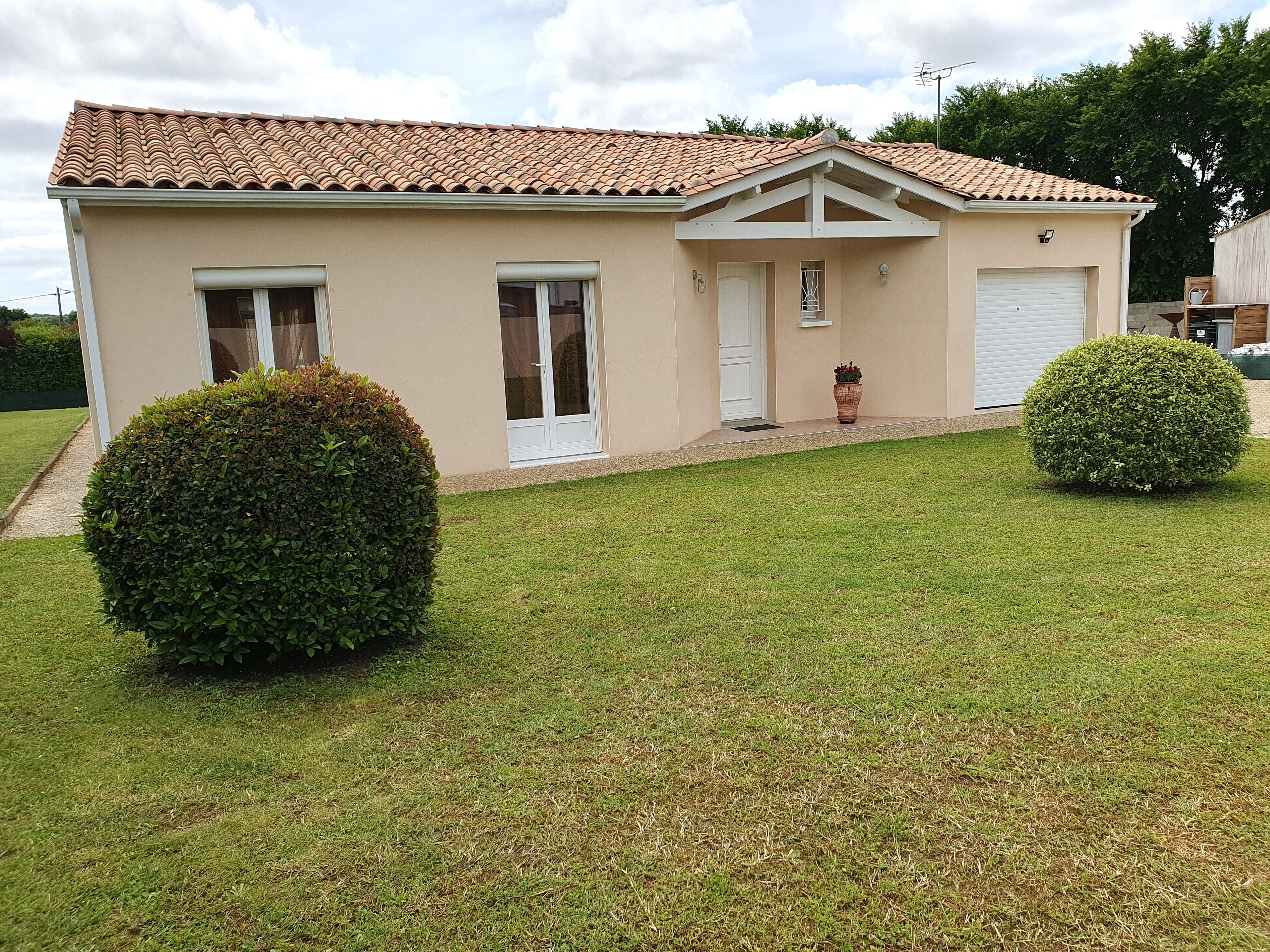 Villa / Maison  T5 à vendre Soulignonne 17250