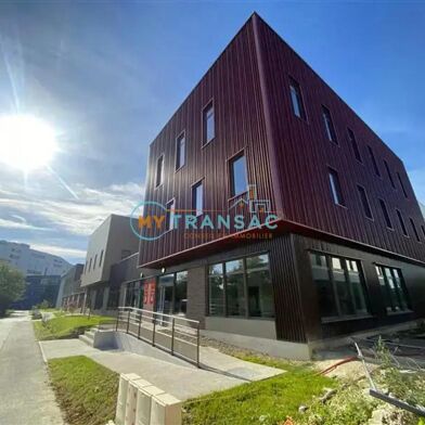 Local industriel  1700550 €