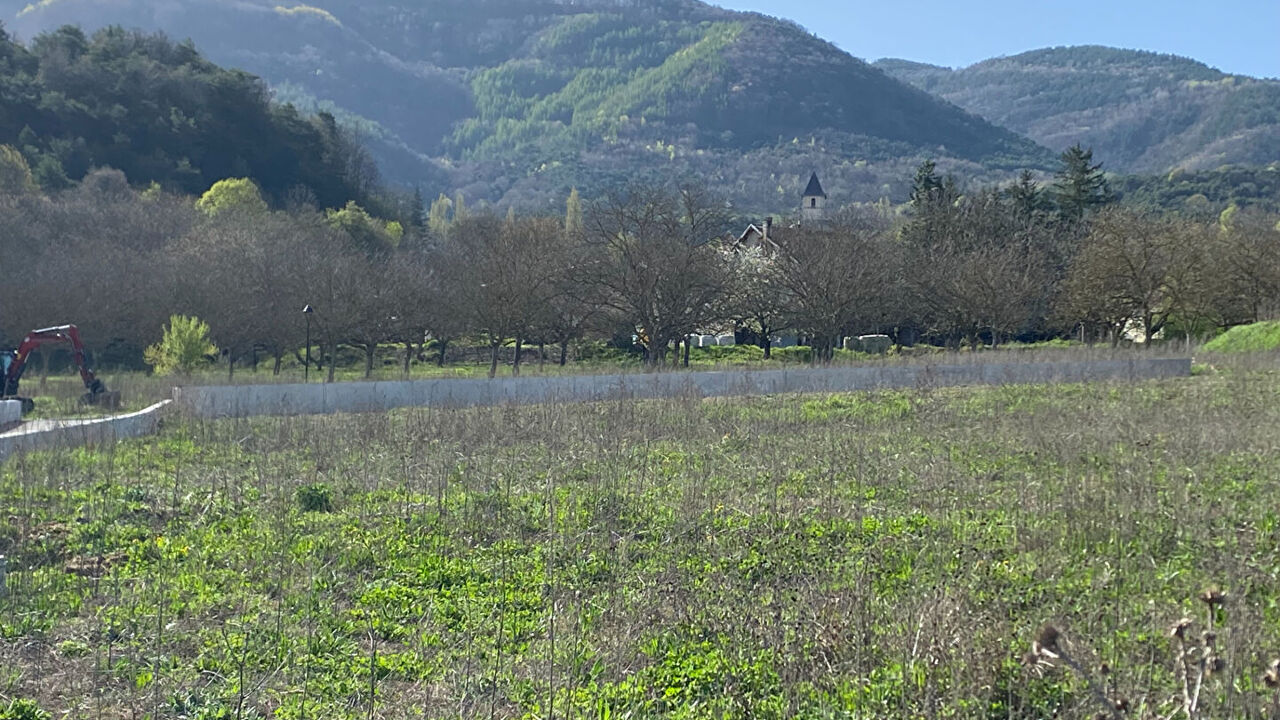 terrain  pièces 800 m2 à vendre à Saint-Étienne-le-Laus (05130)