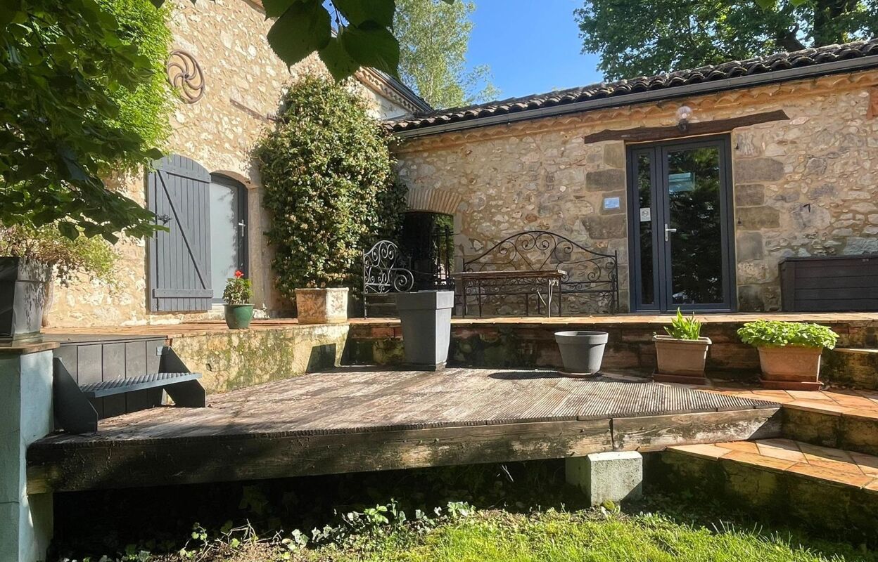 maison 6 pièces 305 m2 à vendre à Beaugas (47290)