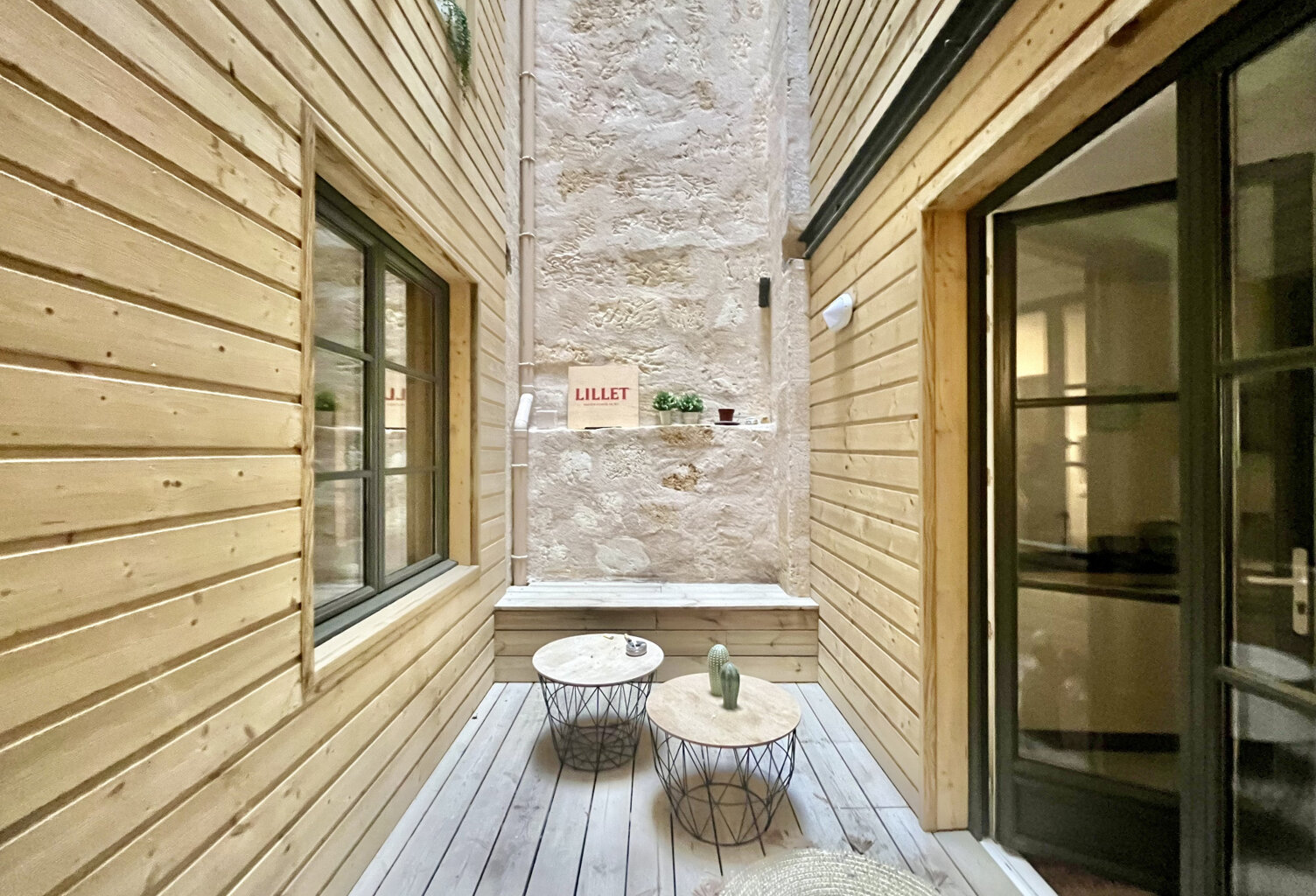 BORDEAUX HYPER CENTRE - APPARTEMENT TYPE 3 AVEC PATIO — photo 1