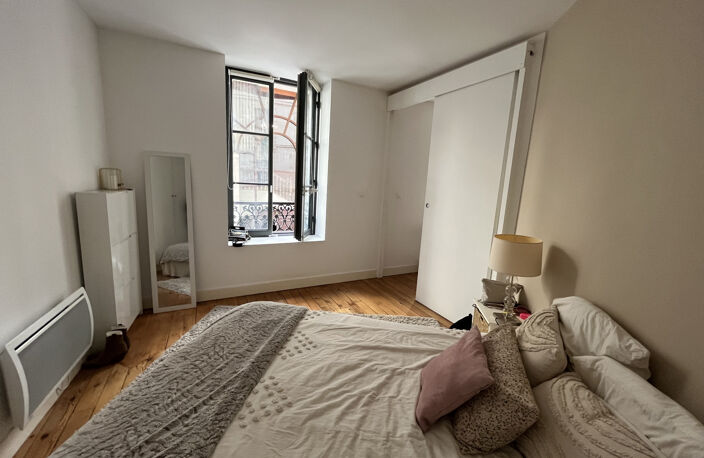 BORDEAUX HYPER CENTRE - APPARTEMENT TYPE 3 AVEC PATIO — photo 4