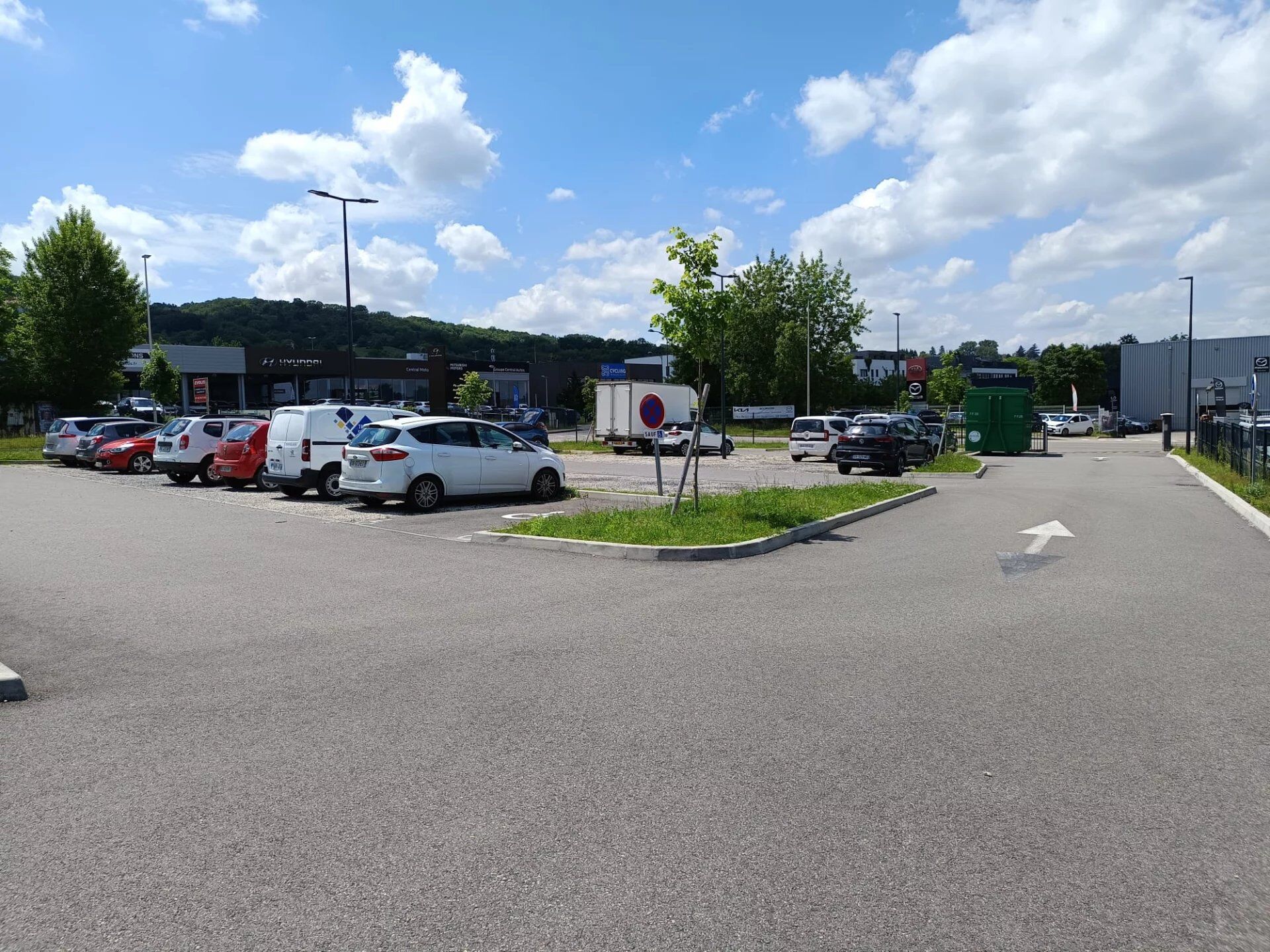 Local commercial 1 pièce 218 m² · à Local Commercial Bourgoin-Jallieu · 218 m² · 1 453 €/mois