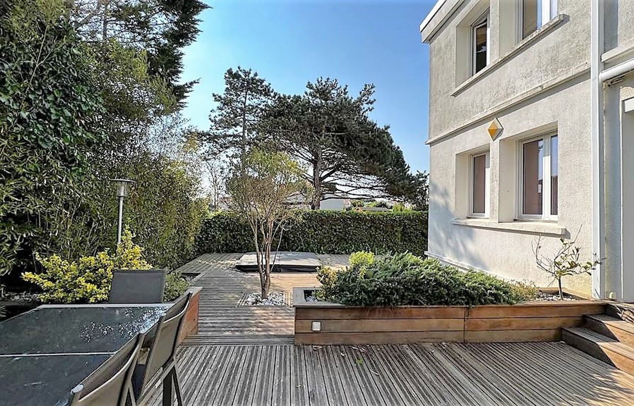 maison 10 pièces 250 m2 à vendre à Vaux-sur-Mer (17640)