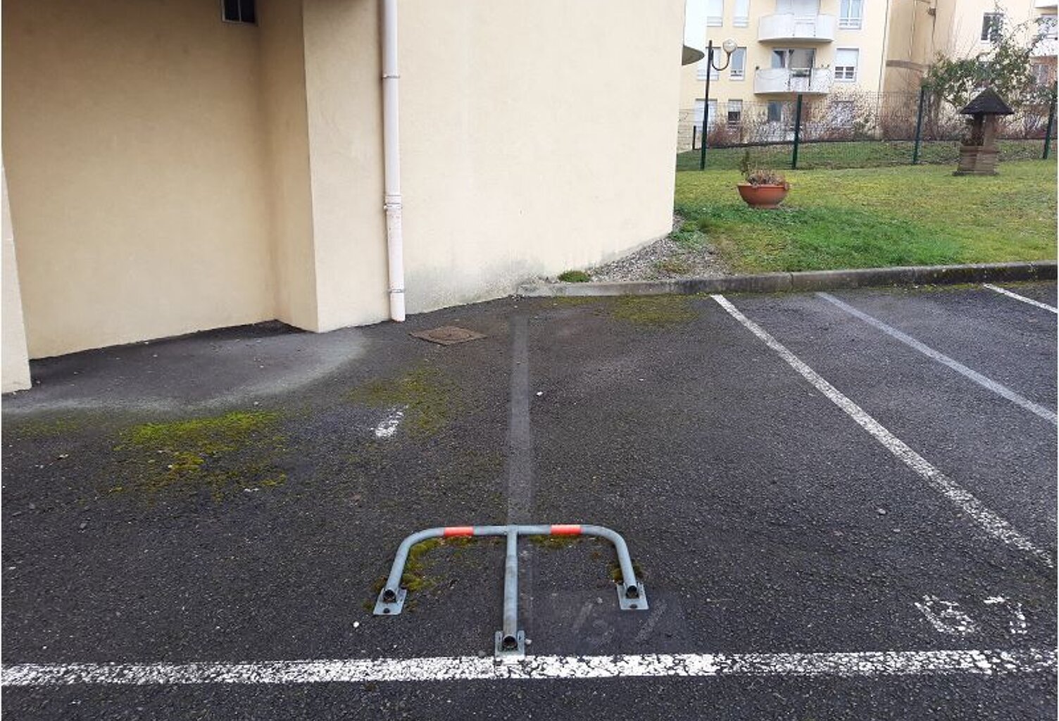 PARKING — photo 1