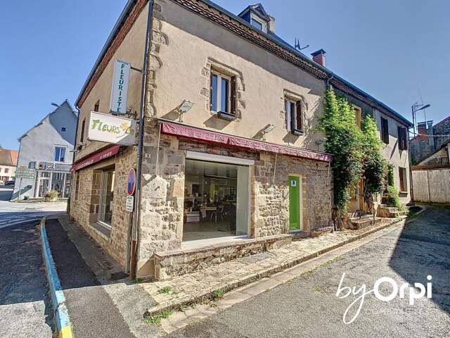 Local commercial avec appartement trois pièces, garage — photo du bien