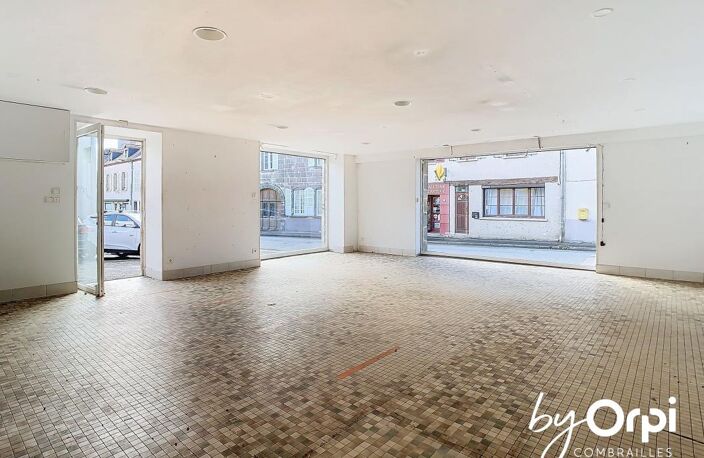 Local commercial avec appartement trois pièces, garage — photo 4