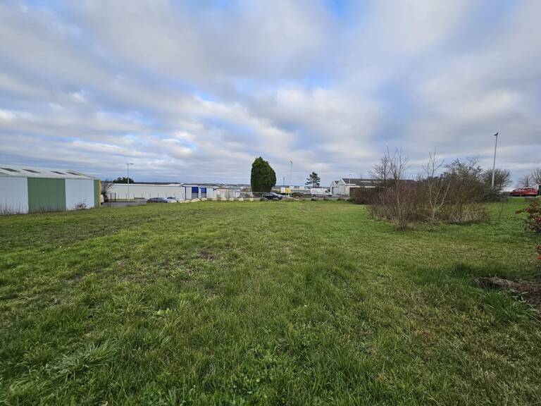 3916m², zone industrielle Surgères Ouest — photo 1