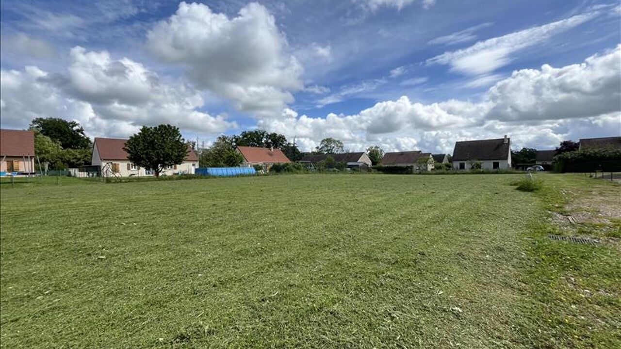 terrain  pièces 989 m2 à vendre à Ainay-le-Vieil (18200)