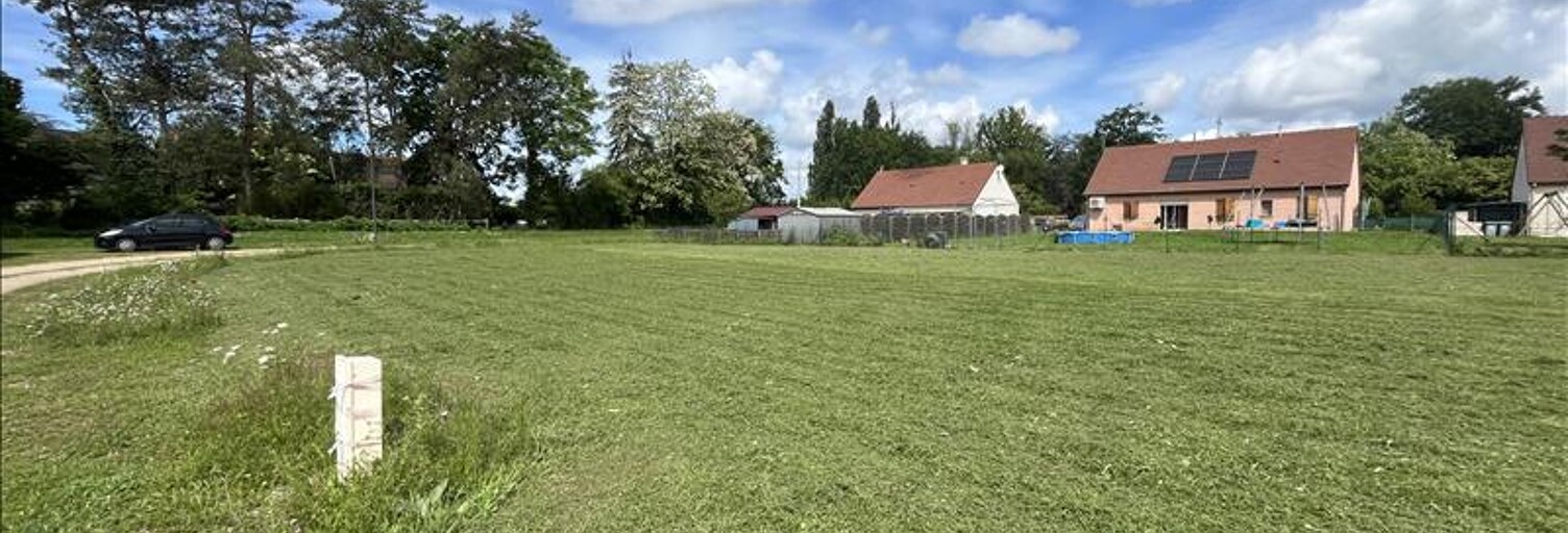 Terrain  968 m² à vendre à Ainay-le-Vieil (18200)