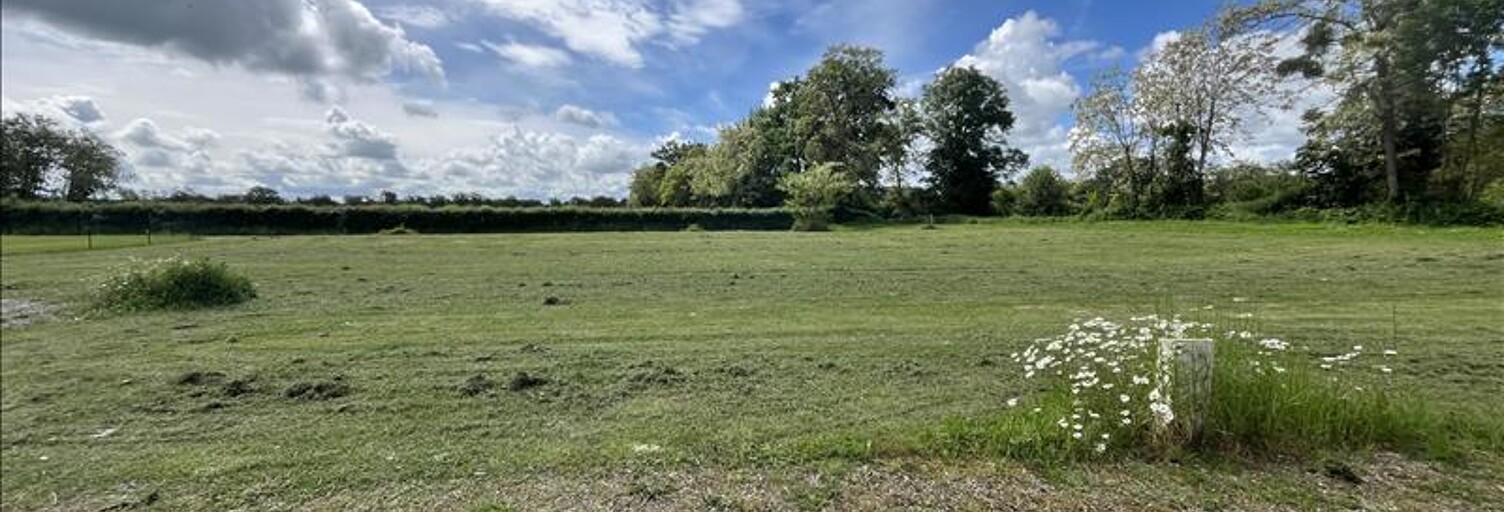 Terrain  1049 m² à vendre à Ainay-le-Vieil (18200)