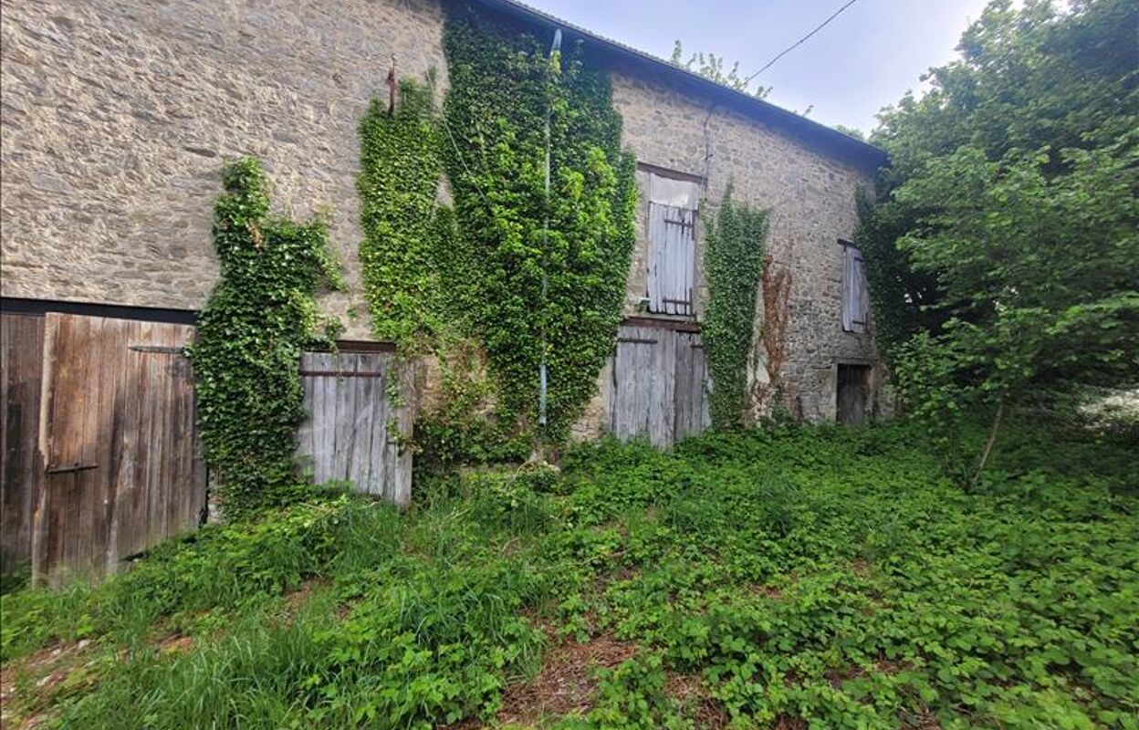 maison 2 pièces 258 m2 à vendre à Saint-Agnant-de-Versillat (23300)