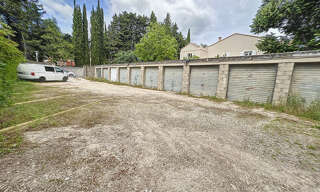 Garage   m² à louer à Salon-de-Provence (13300)