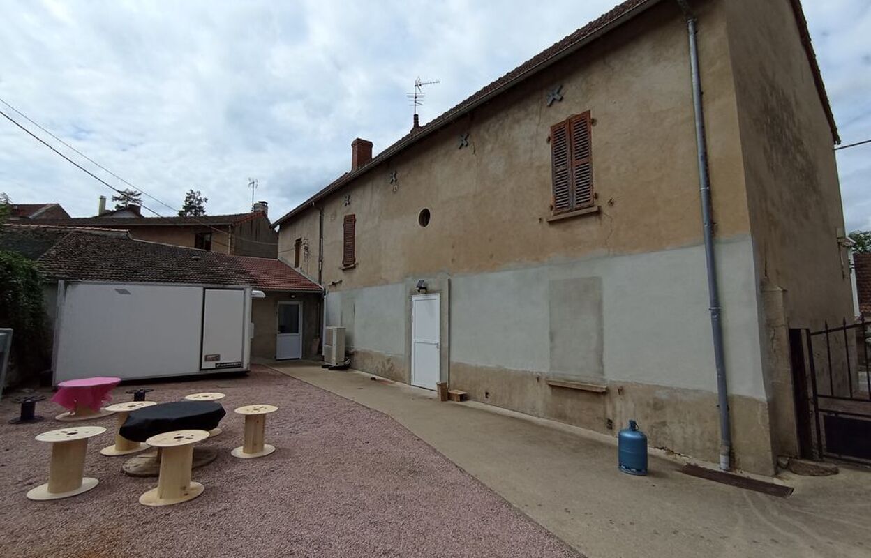 immeuble  pièces 250 m2 à vendre à Le Breuil (03120)