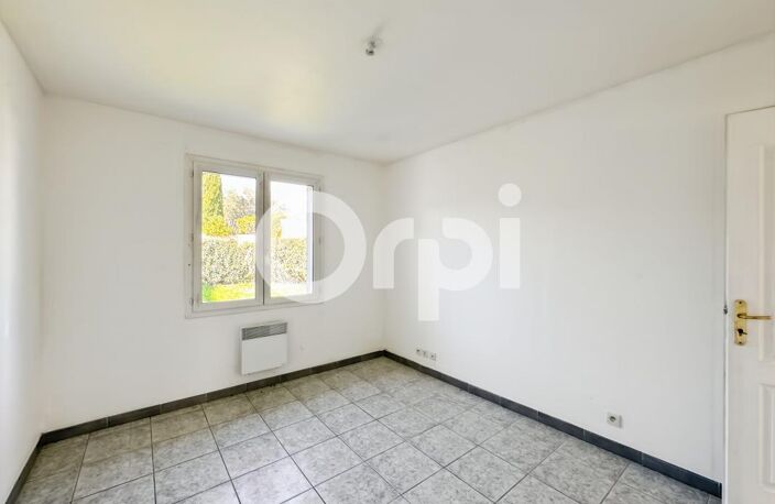 Maison mitoyenne de plain-pied avec jardin et garage – Locataire en place, idéal investisseur ! — photo 4
