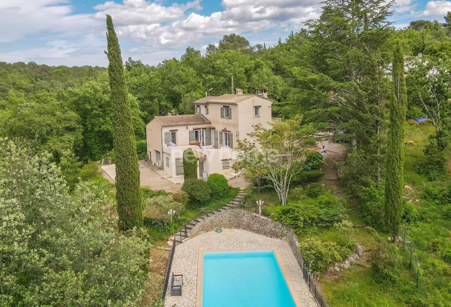 Mas provençal à Saint-Paul-en-Forêt — photo 1