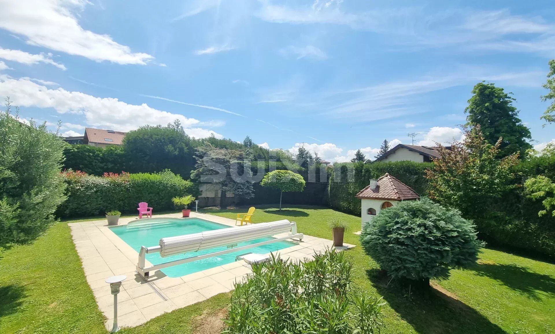 Maison individuelle avec piscine, centre bourg