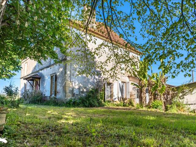 Maison en pierre de 4 pièces principales — photo du bien