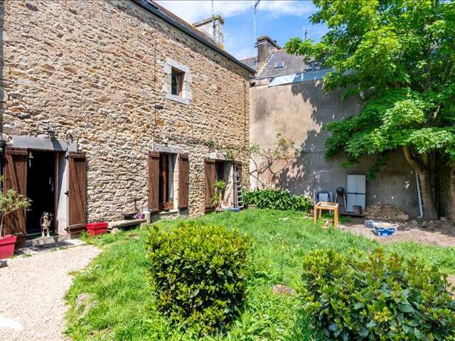 Maison en pierre de 6 pièces principales — photo du bien