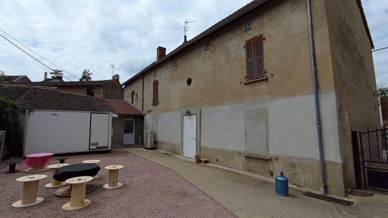 immeuble  pièces 250 m2 à vendre à Le Breuil (03120)