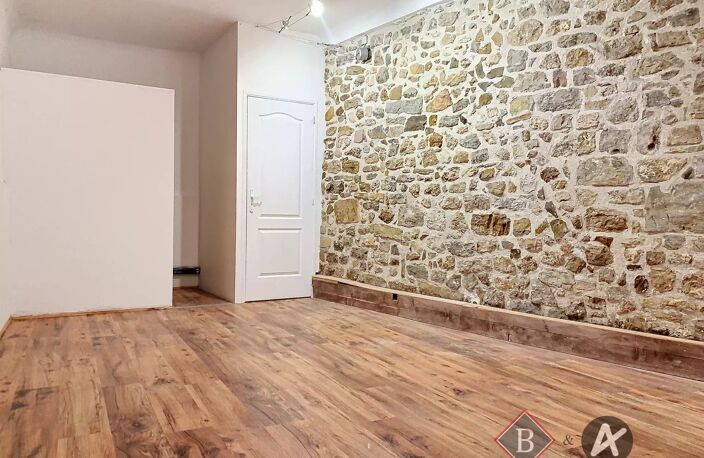 Local commercial — photo 2