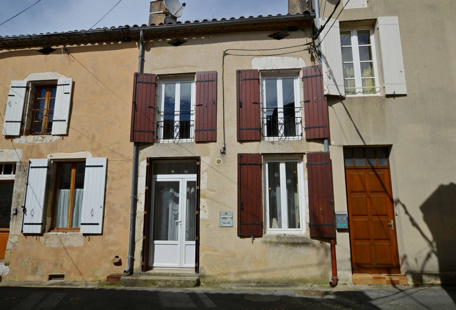 Belle maison de ville en pierre — photo 1