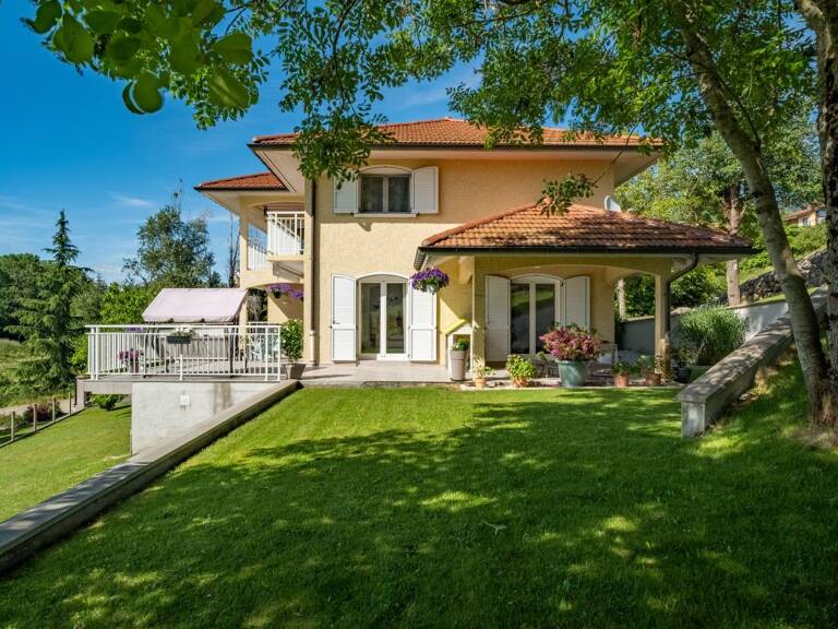 VILLA CRANVES-SALES 6 pièce(s) 220 m² — photo 1