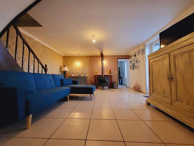 VENTE : maison F8 (166 m²) à Lussac-Les-Châteaux — photo du bien
