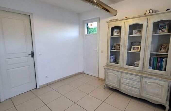 VENTE : maison F8 (166 m²) à Lussac-Les-Châteaux — photo 5