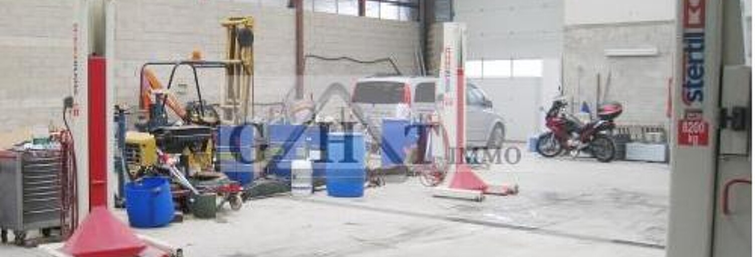 Local industriel  750 m² à louer à Drancy (93700)