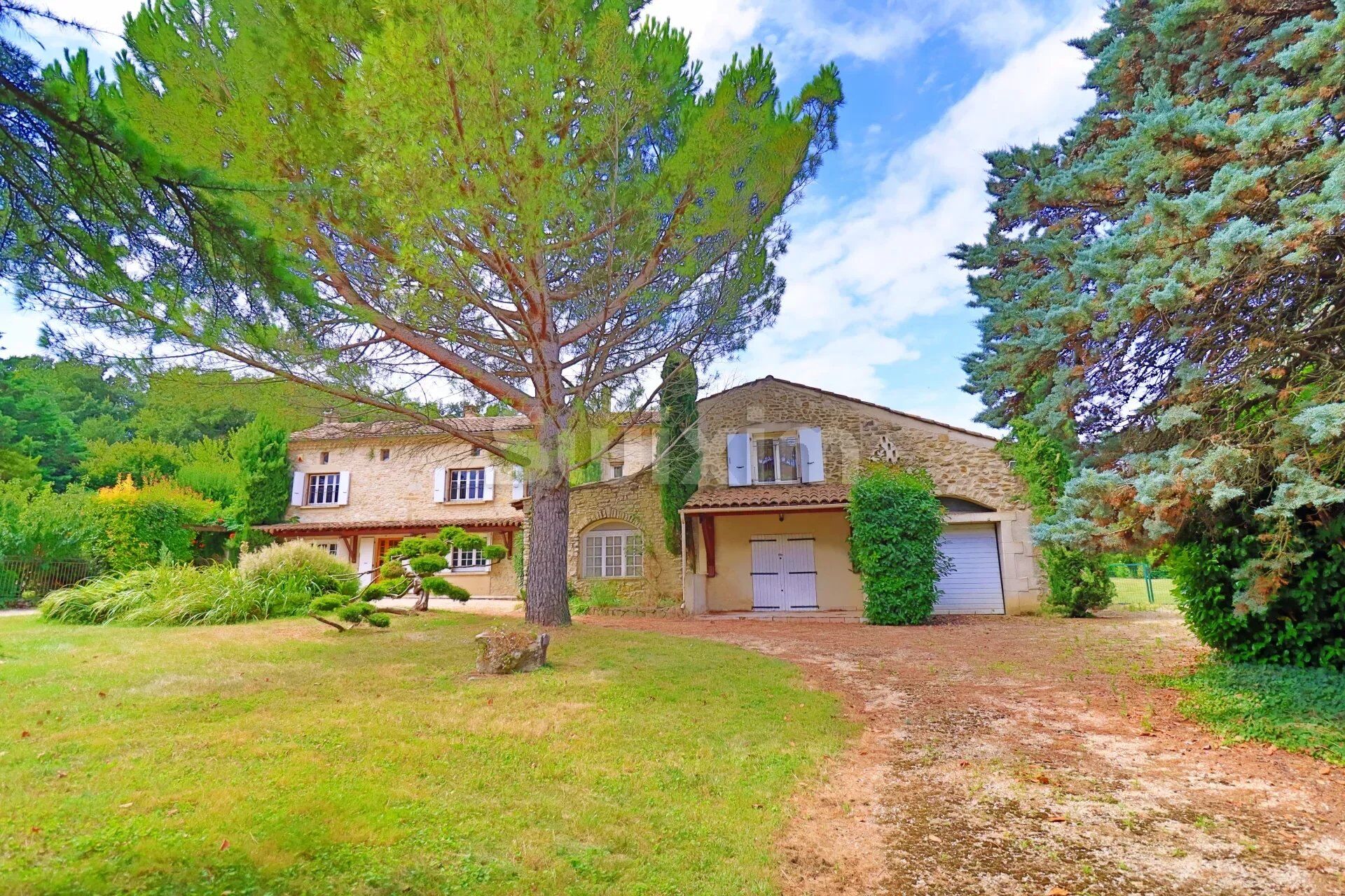 A 5 minutes de Crest belle Propriété familiale avec 5 chambres ,