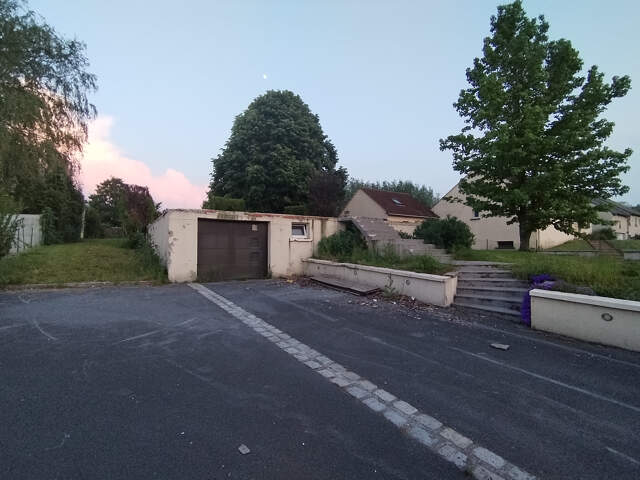 Terrain constructible 1341m2 — photo du bien