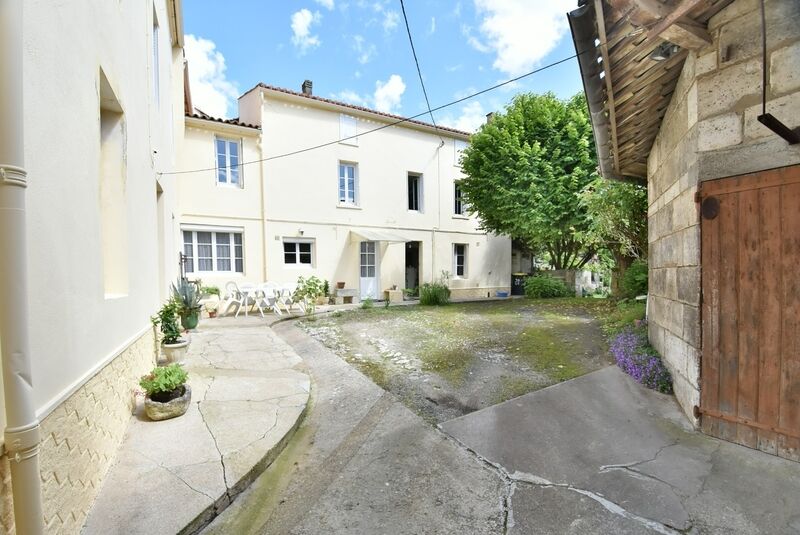 Villa / Maison 8 pièces  à vendre Angoulême 16000