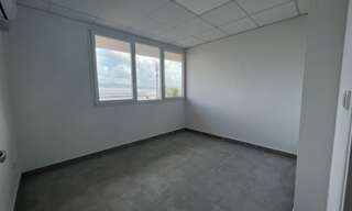 Bureau  85 m² à louer à Le Lamentin (97232)