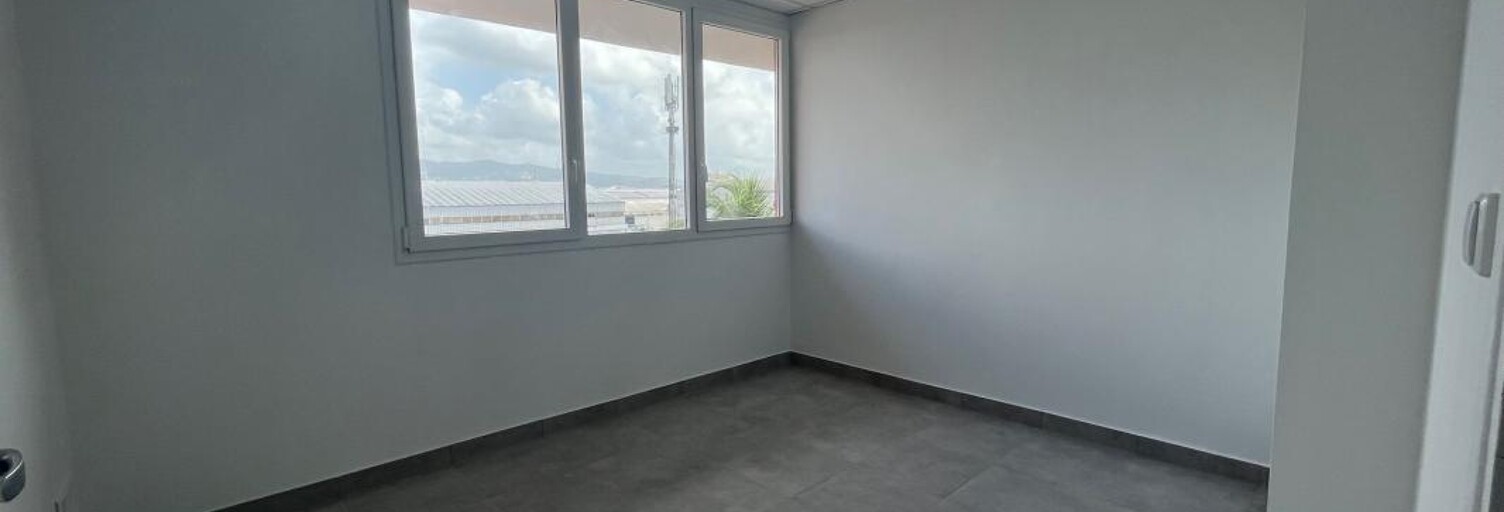 Bureau  85 m² à louer à Le Lamentin (97232)