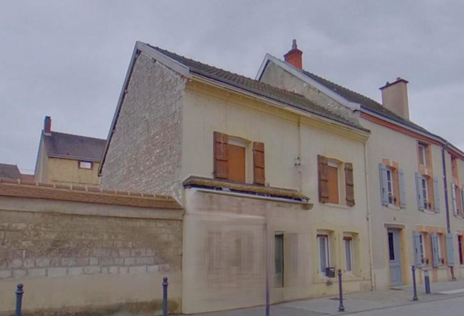 Maison À Vendre + dépendance avec garage — photo 1