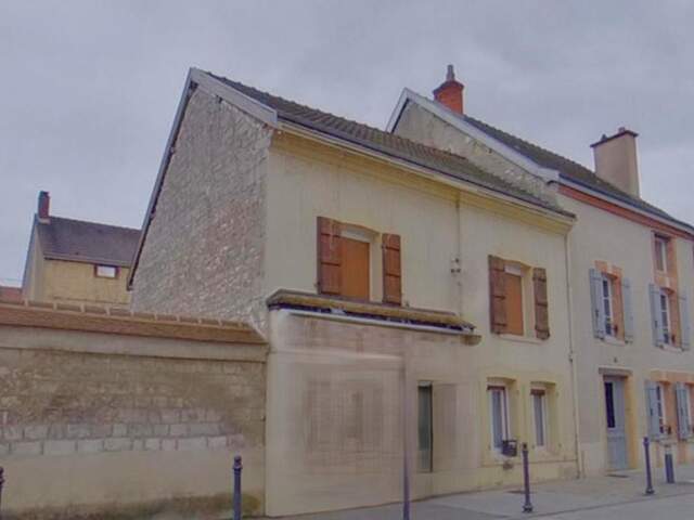 Maison À Vendre + dépendance avec garage — photo du bien