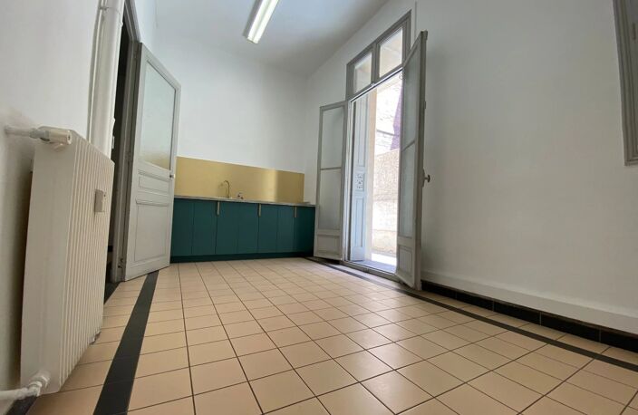 Perpignan WILSON t3 / 4 dans immeuble bourgeois cour de 50m2 — photo 4