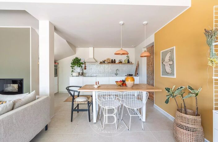 LOURMARIN CENTRE- 320m2 - 6 CHAMBRES-PISCINE-1.6 Ha — photo 3