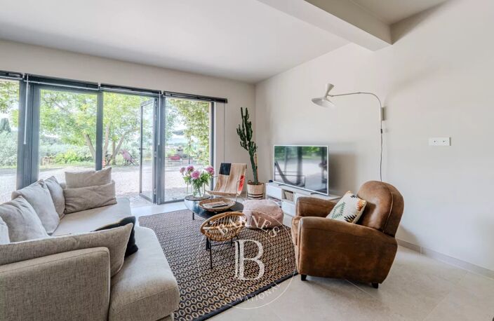 LOURMARIN CENTRE- 320m2 - 6 CHAMBRES-PISCINE-1.6 Ha — photo 5