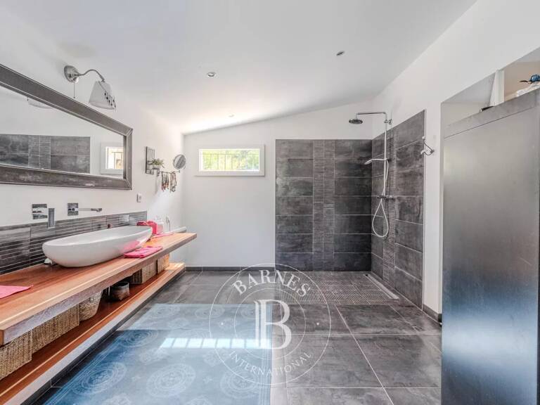 LOURMARIN CENTRE- 320m2 - 6 CHAMBRES-PISCINE-1.6 Ha — photo 1